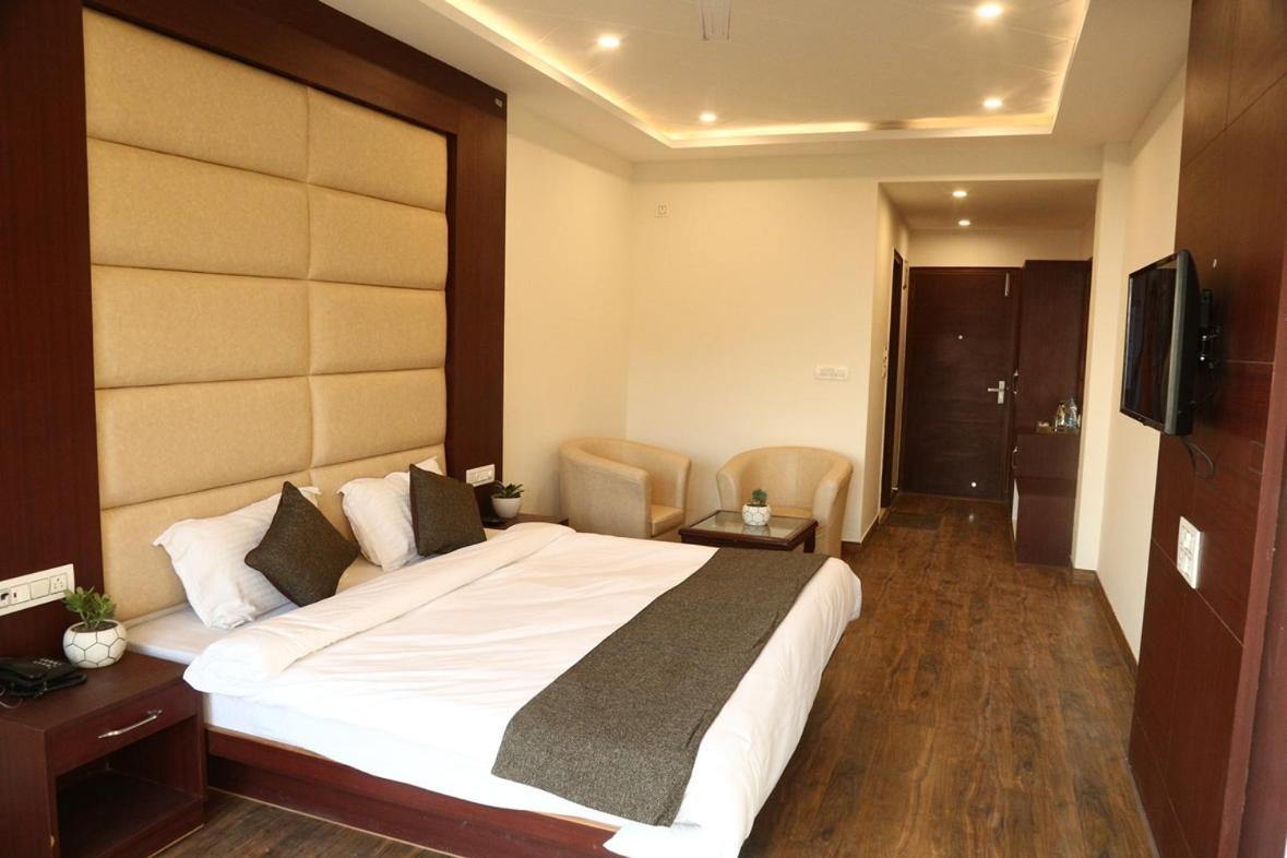 Hotel Shining Hills Masuri Exterior foto